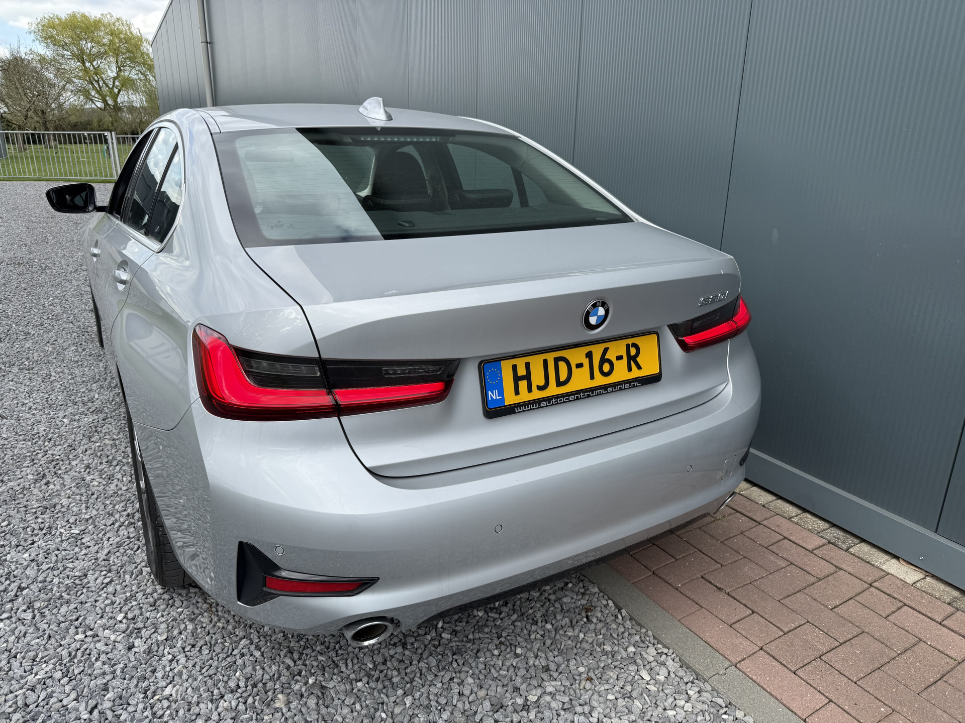 43705615-14.jpg