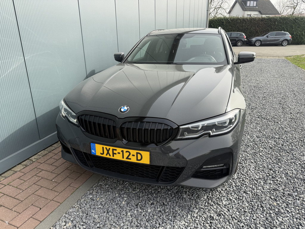 51767080-13.jpg