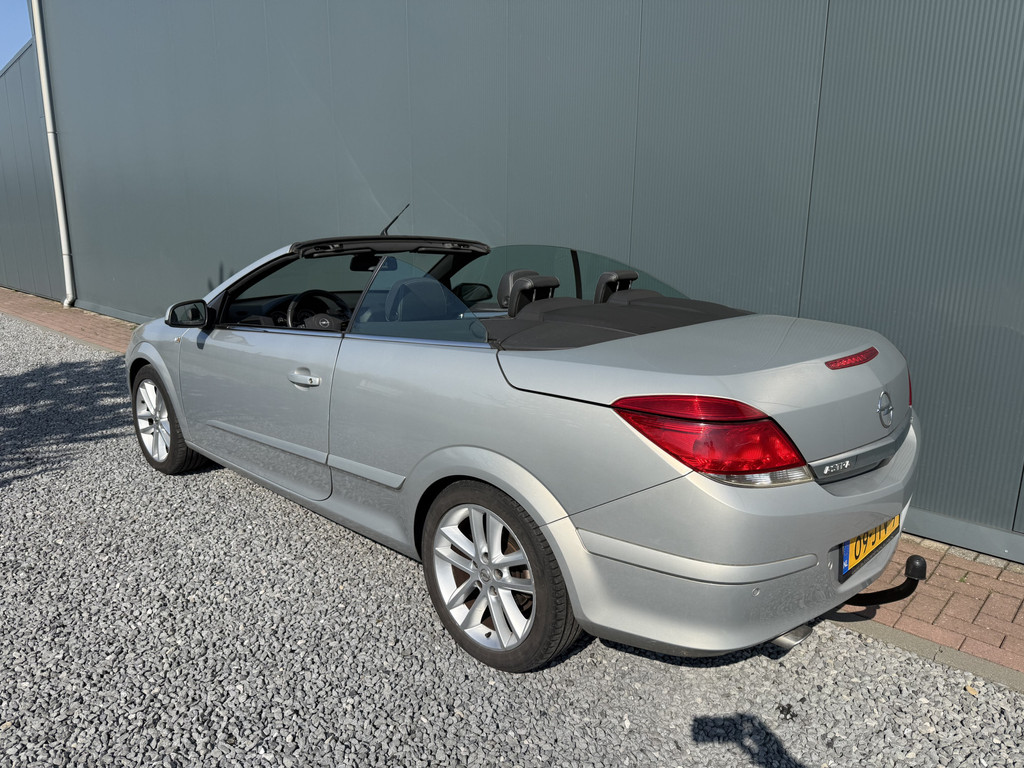 52243396-2.jpg