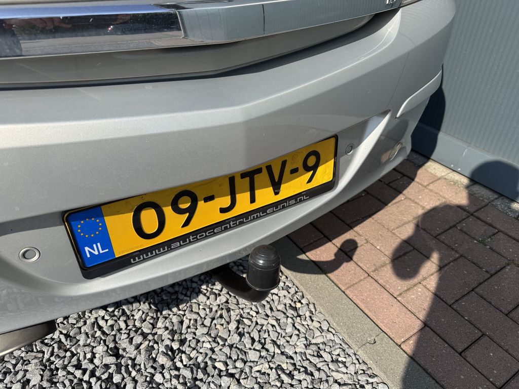 52243396-9.jpg