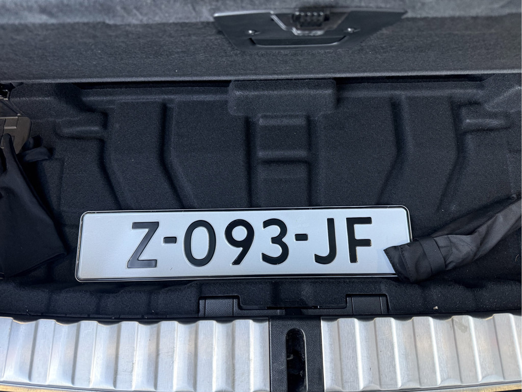 52244299-26.jpg