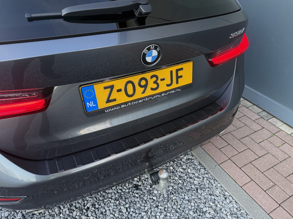 52244299-8.jpg