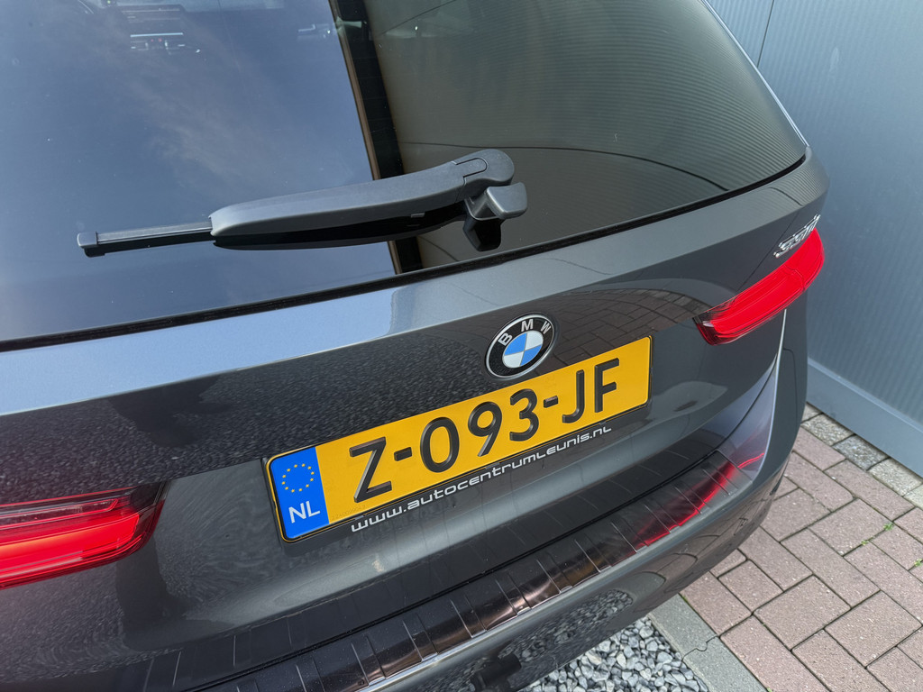 52244299-9.jpg