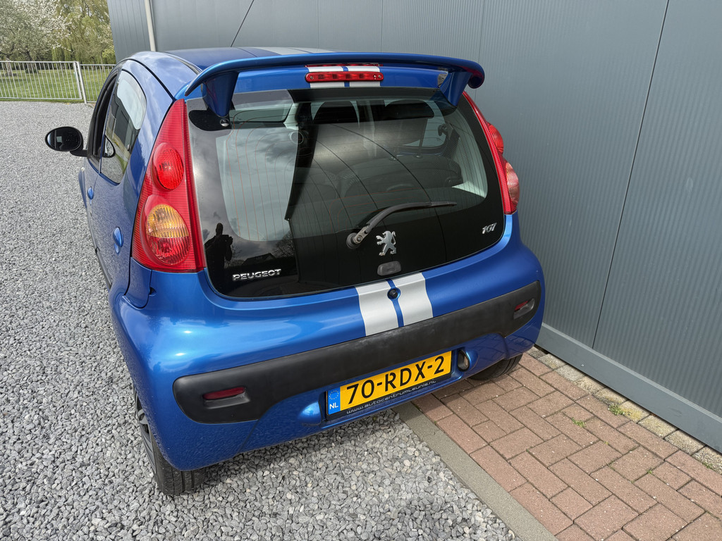 52620615-13.jpg