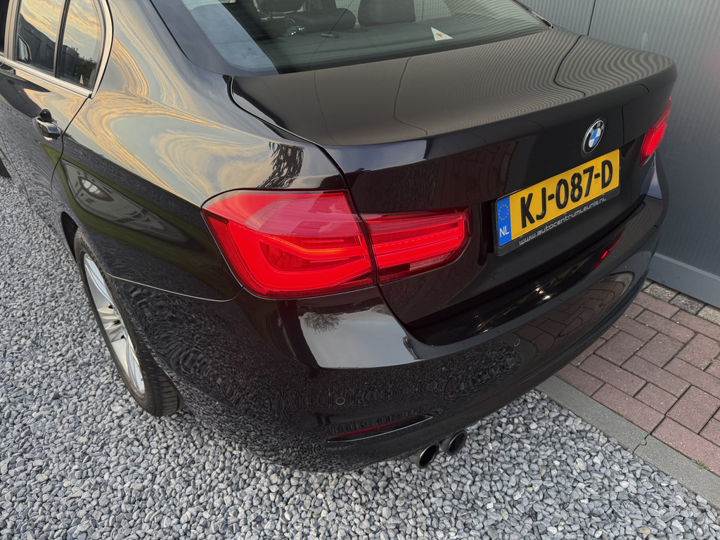 53709296-4.jpg