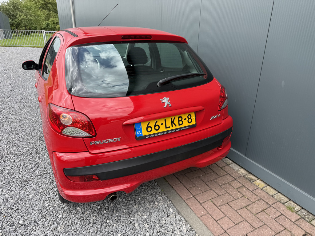 53720632-14.jpg