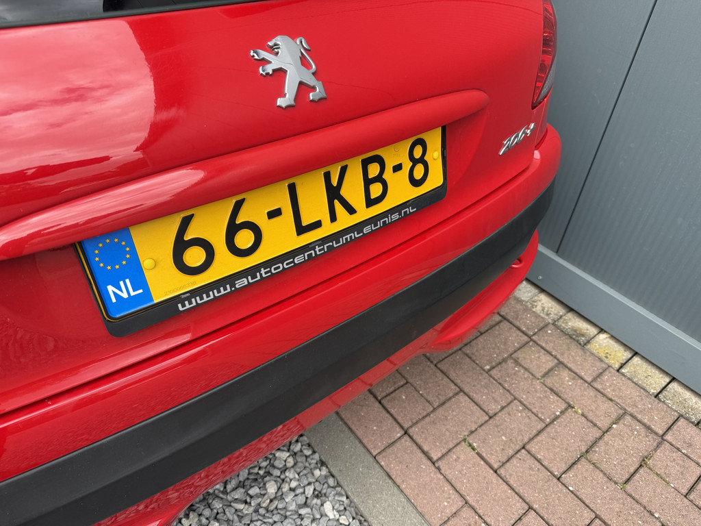 53720632-9.jpg