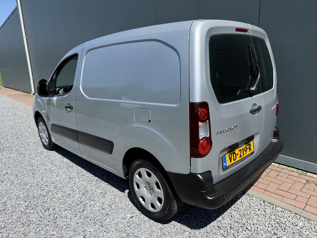 53936246-2.jpg
