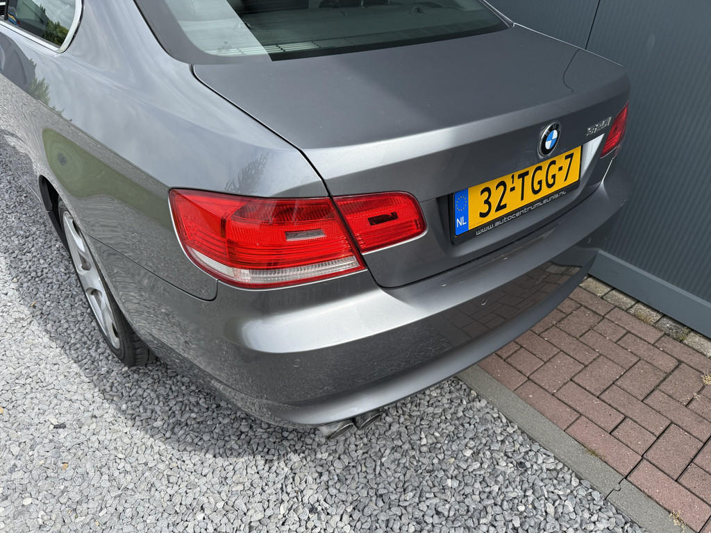 54338083-4.jpg