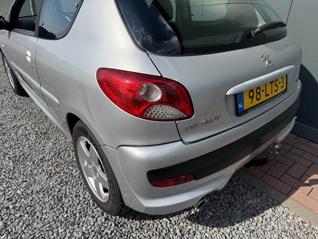 55596281-4.jpg