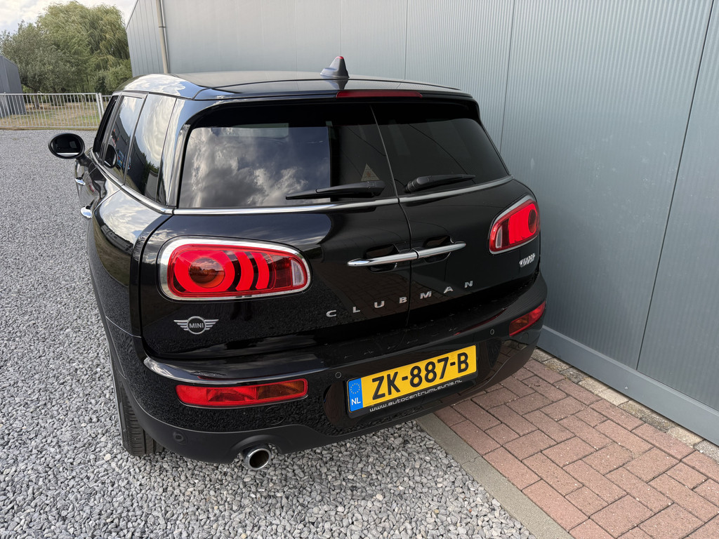 56151475-14.jpg