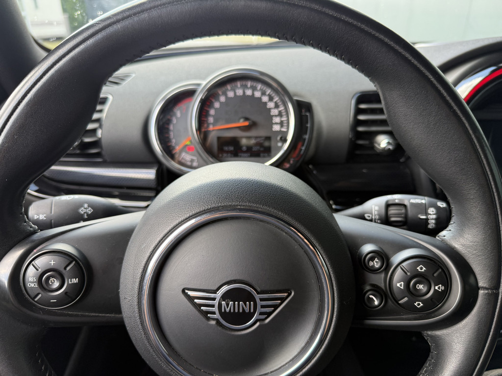 56151475-50.jpg