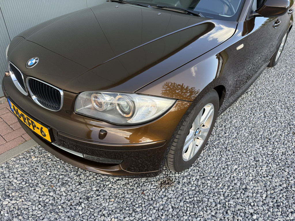 56166438-3.jpg