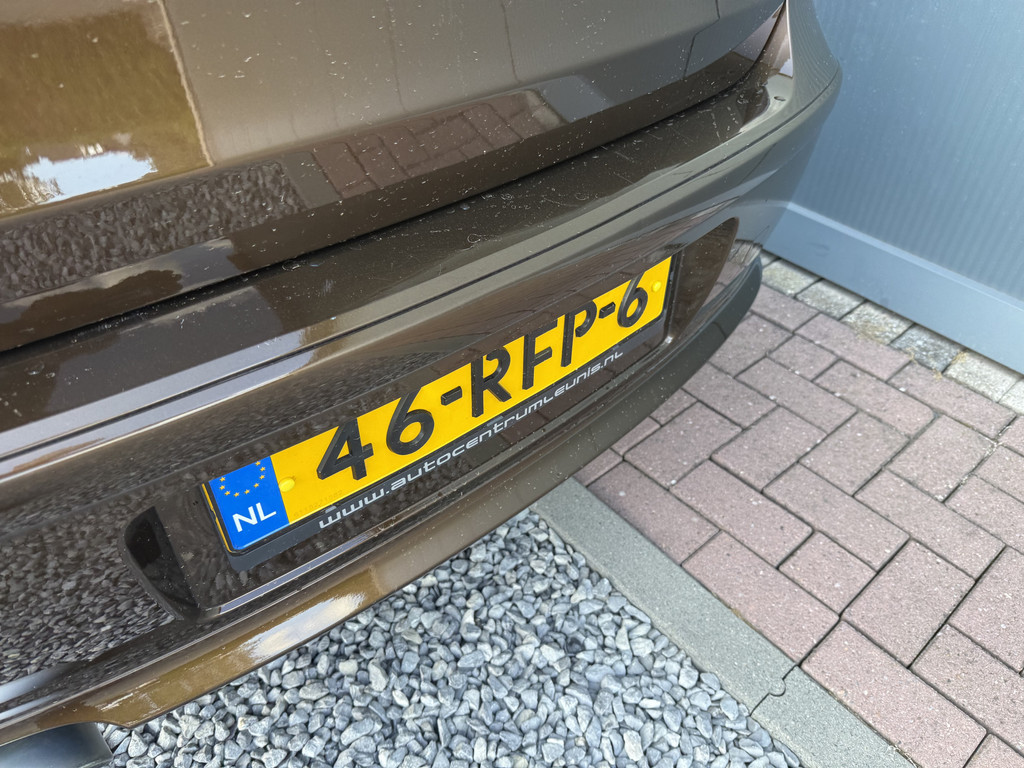 56166438-9.jpg