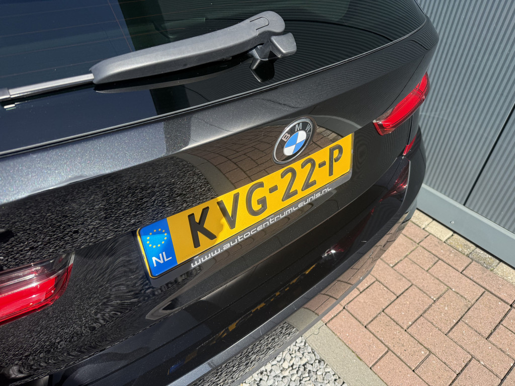 56511840-10.jpg