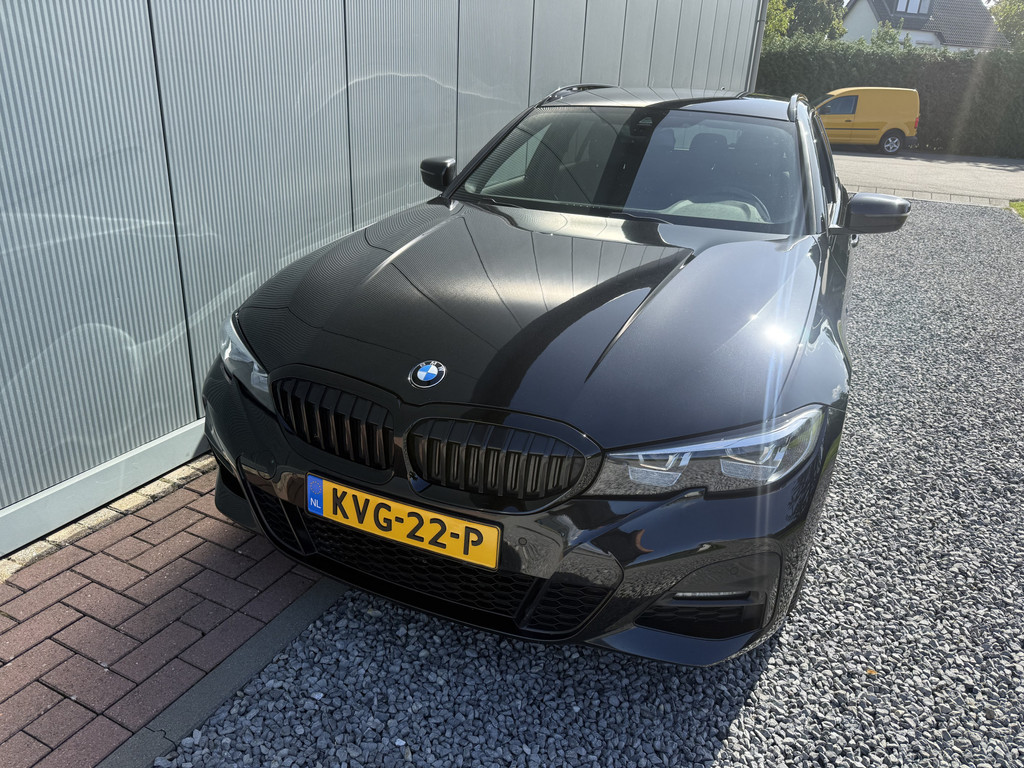 56511840-14.jpg