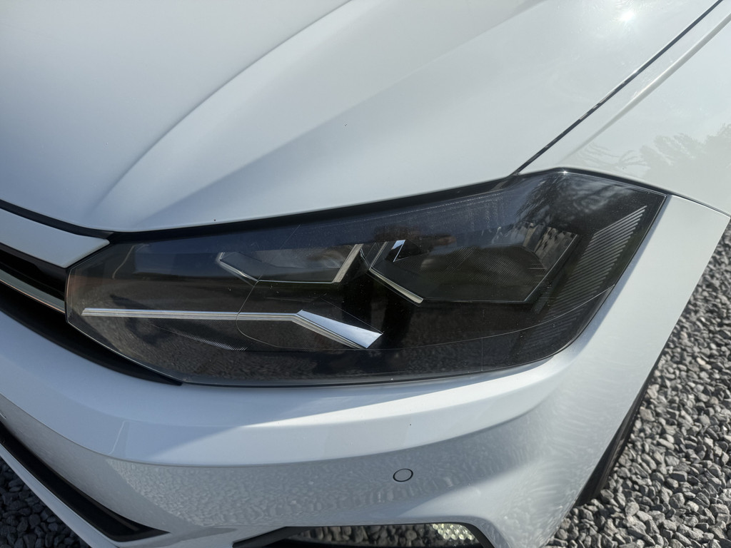 57107715-5.jpg