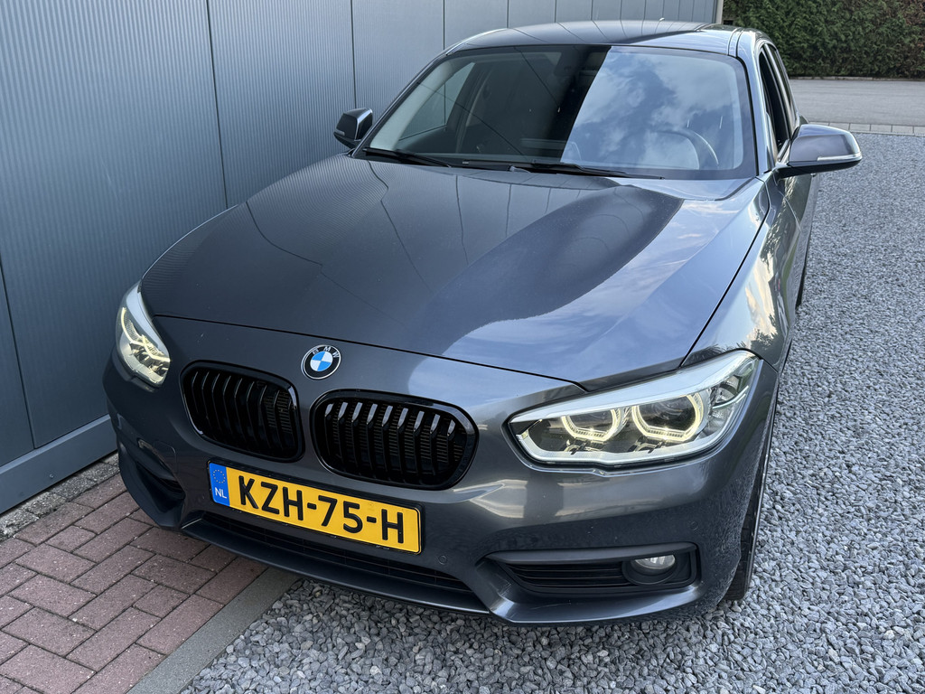 57107814-13.jpg