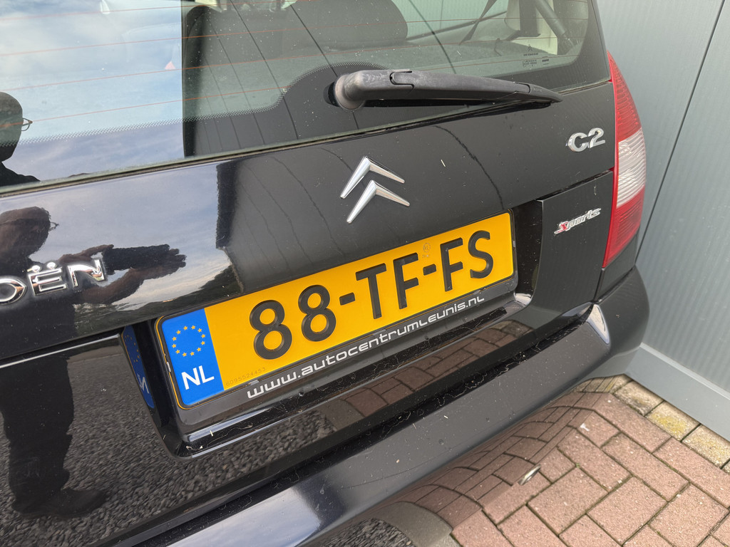 57163501-9.jpg