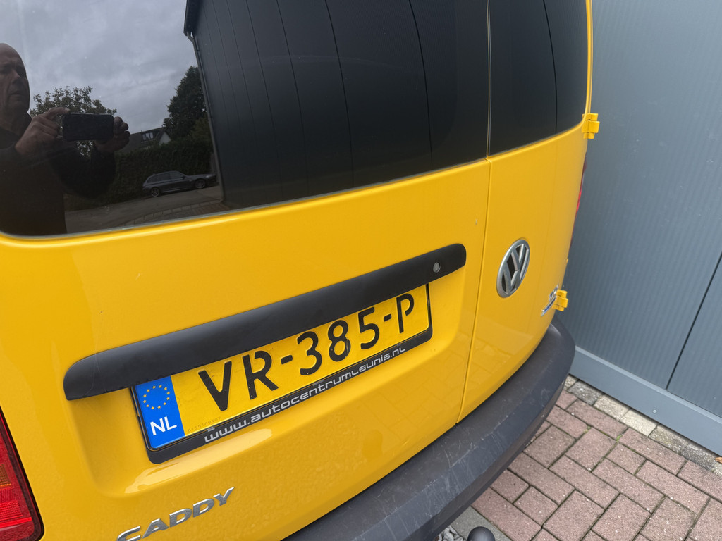 57164179-10.jpg